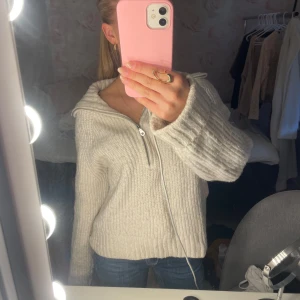 Stickad kofta - Creme vit stickad tröja från hm, ok skick💕