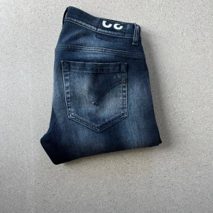 Dondup jeans - Ett par feta Dondup George jeans i storlek 32. Riktigt fint sick, hör av er om ni har några funderingar 👏