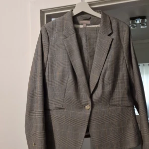 Kavaj + byxor - Kavaj storlek 44, byxor syorlek 42