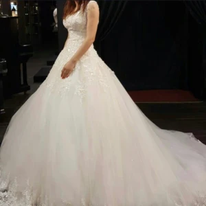 Brudklänning  - En jättefin brudklänning.  Priset kan diskuteras