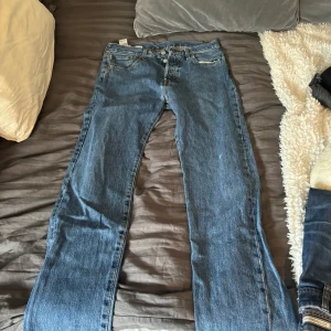 Levis jeans - Säljer dessa Levis jeans som är använda en del. Säljer de då de är lite för små.