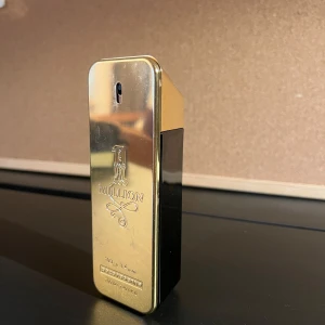 Paco Rabanne - One Million - Säljer min Paco Rabanne One million, på grund av att jag har tröttnat på den. Det är ungefär 60ml kvar utav 100ml. One Million är verkligen en bra parfym för att få komplimanger.