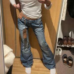 Jättesnygga bootcut jeans!  Innerbenslängd 81 Midjemått 38