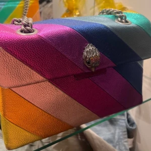 Kurt geirer väska - Snygg kurt geirer väska i den stora modellen! Använd få gånger men har en liten defekt nere som man ej märker av!