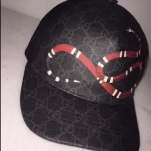 Gucci keps  Svart  Nyskick  Pris 1500