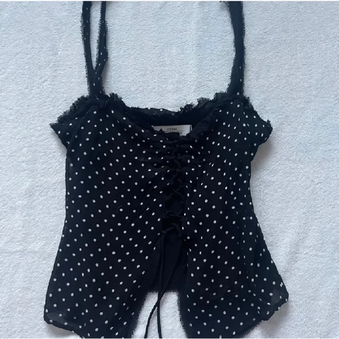 Svart prickig topp från Zara