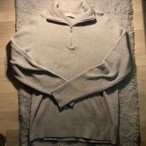 Jack & Jones - 9,5/10 skick | knappt använd |Storlek : M | skriv för fler frågor och bilder | priset blir billigare vid snabb affär 