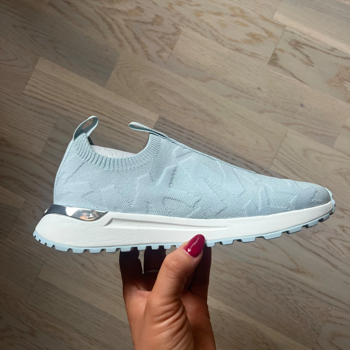 Ljusblå sneakers MK