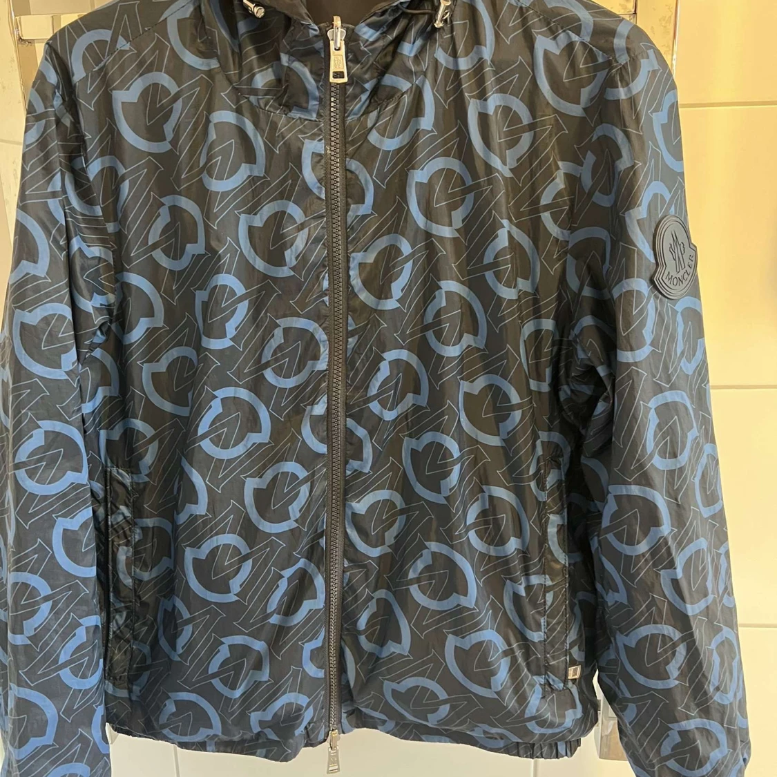Svart och blå vindjacka från Moncler - 92