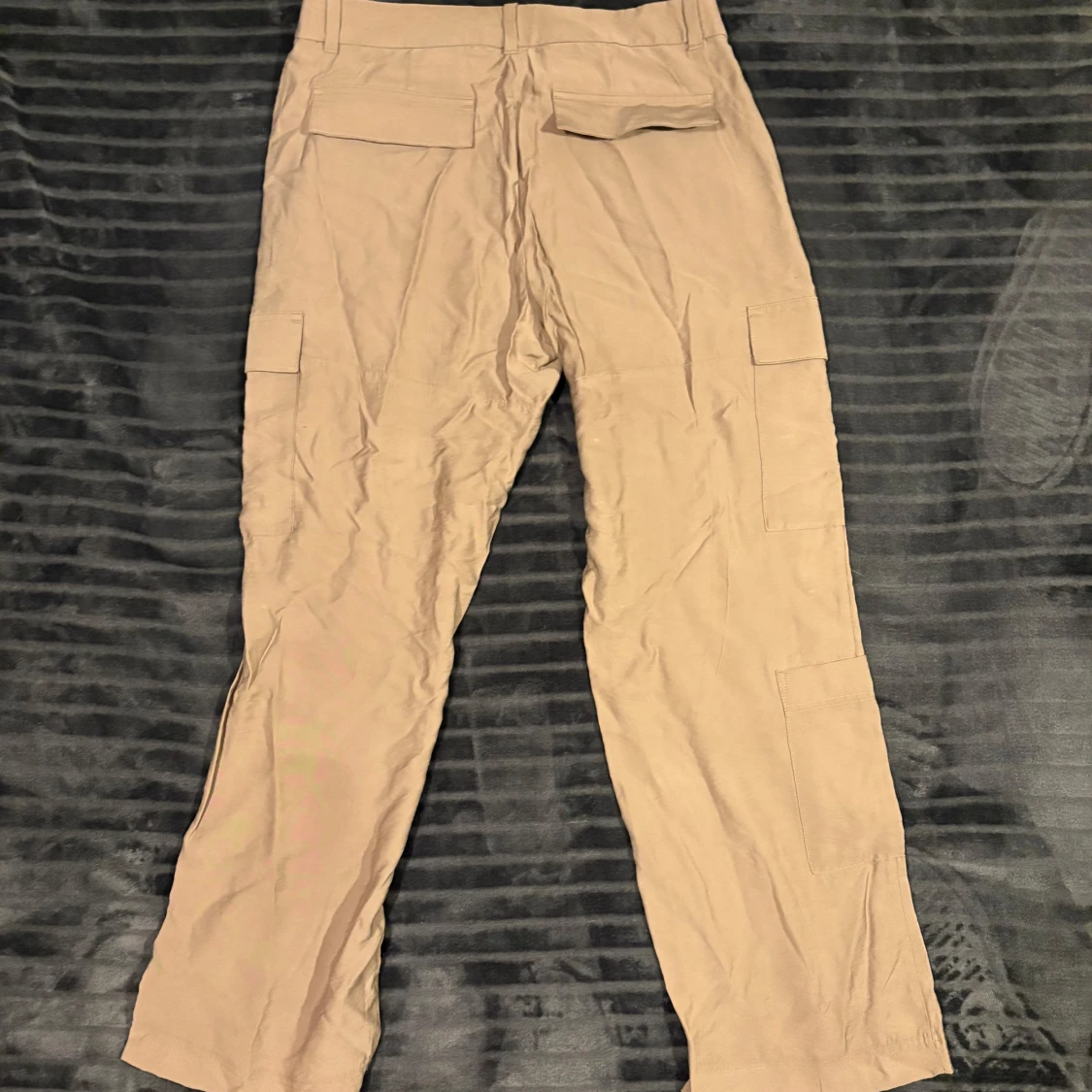 Beige cargobyxor - 90