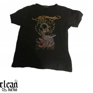 Svart t-shirt från Ed Hardy - Kontakta oss vid intresse eller frågor, tack. Orginal pris är 350