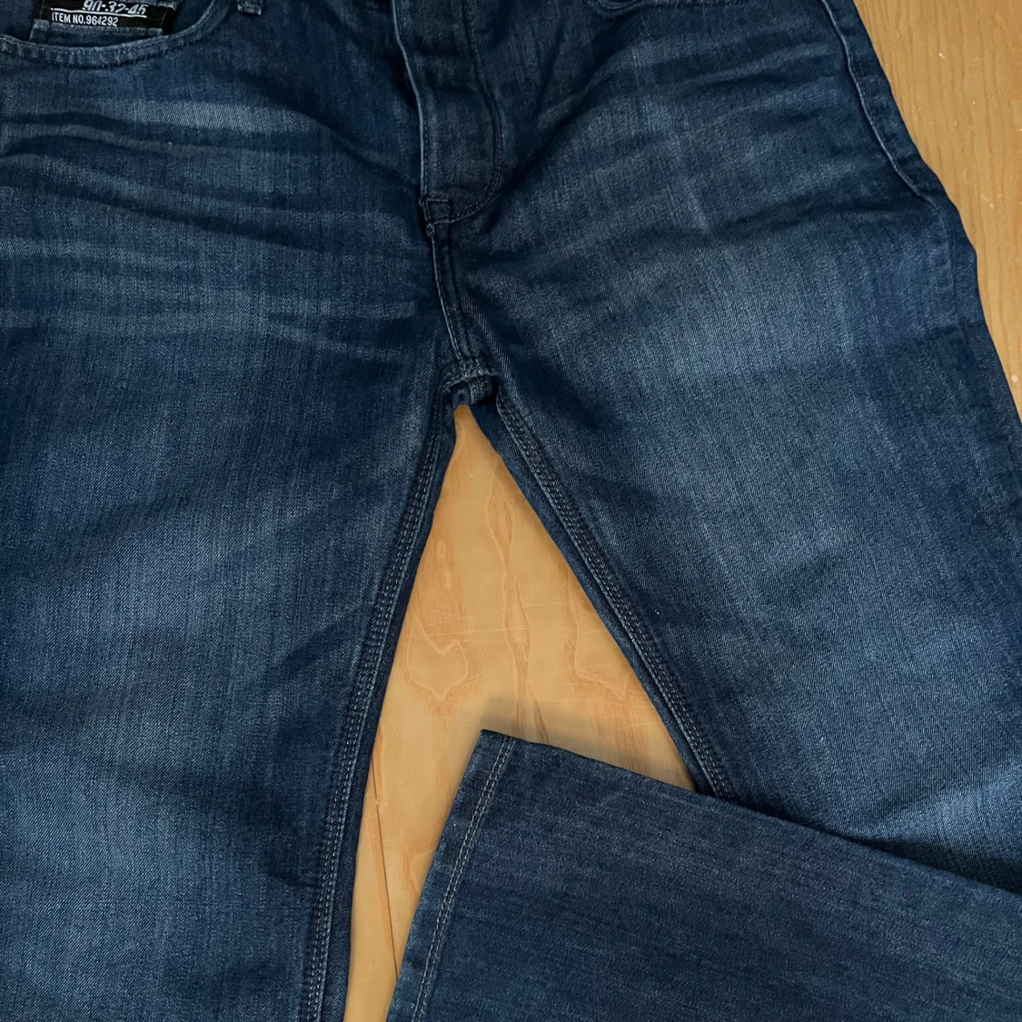 Mörkblå jeansbyxor - 90