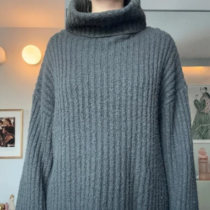 Grå stickad polotröja - Så mysig polo från bikbok perfekt nu till vinter och vår!!