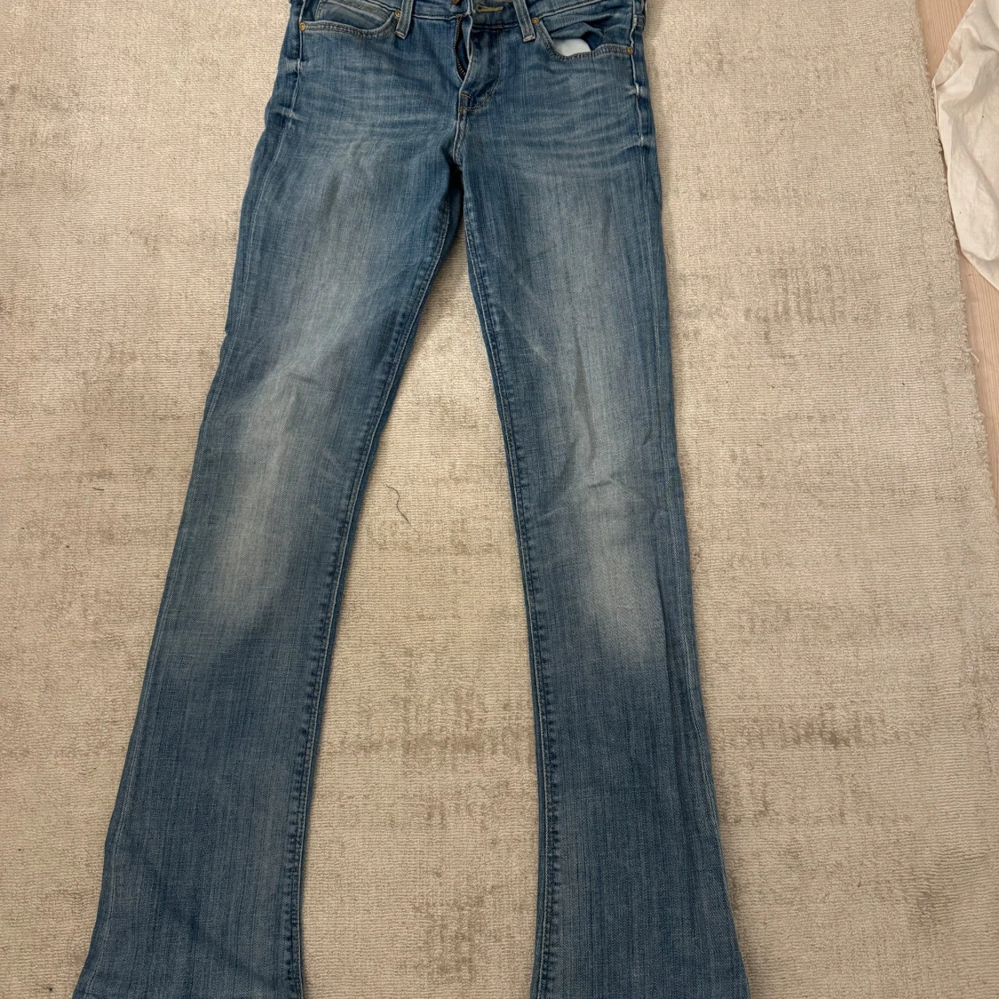 Blå bootcut jeans