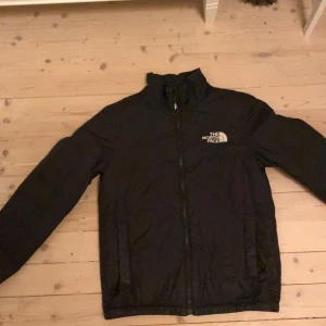 North Face Puffer - Tja, säljer min North Face puffer jacka i storlek M. Använd men skicket är som nytt. Vid frågor skicka pm.  //Alexander