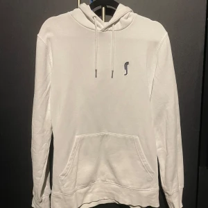 RS Sports hoodie  - Tröjan är i mycket bra skick, då den använd fåtal gånger. Nypris är runt 900kr