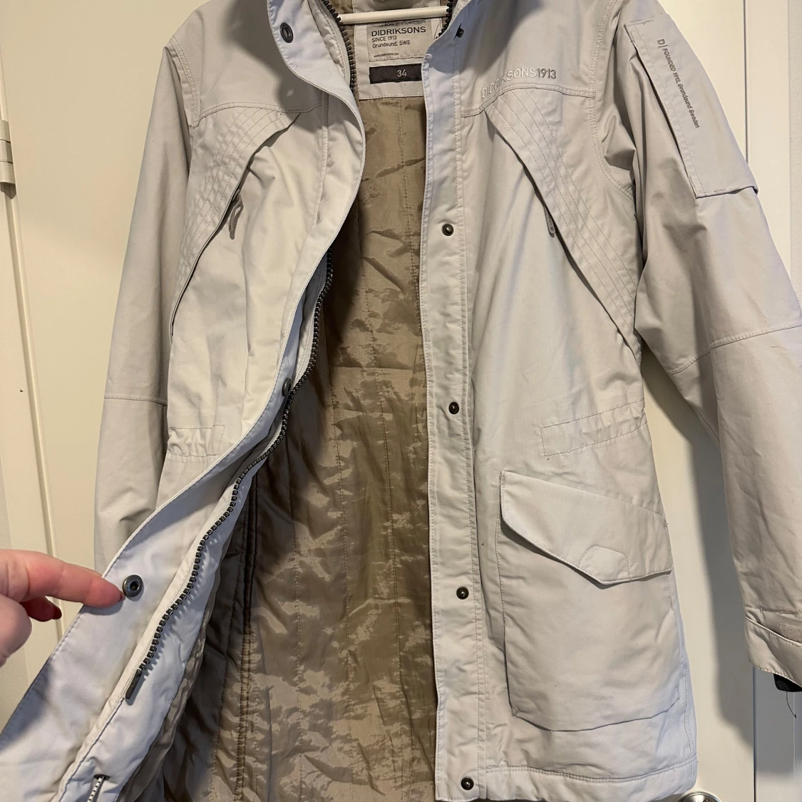 Ljusgrå parkajacka från Didriksons - 91