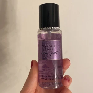Victoria’s secret body mist💕 - Används inte så mycket💕Nästan hela kvar😊