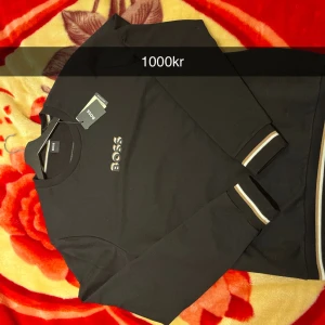 Märkes tröjor - Hej! Säljer dom här tröjorna då det inte passade mig för att storleken var ( medium ). Jag kan inte heller lämna tillbaka varorna vilket är anledningen till att jag säljer dem. Alla varorna är äkta ifall man undrar.😄