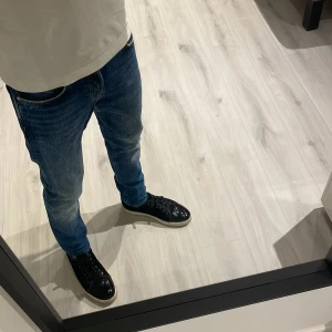 J.Lindeberg Jeans  - Tjena! Säljer nu dessa as feta jenas från J.Lindeberg. Skicket på dessa är 10/10 Inga defekter ingenting. Pris kan diskuteras.