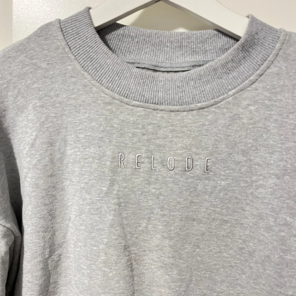 Grå sweatshirt från Relode - 90