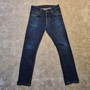 Nudie Jeans | Grim Tim W30 L30 - Feta jeans från nudie i toppskick! Färgen är dry true navy. Pris kan diskuteras så skicka bud så fixar vi en deal! 🤝