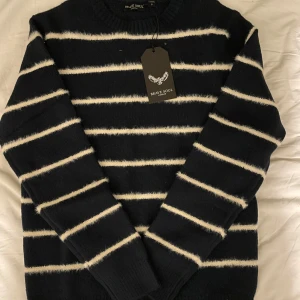 Brave Soul tröja - Tjena, säljer en helt ny stickad brave soul tröja i riktigt skönt material. Storleken är S men passar mig som är 187(se bild 2). Hör av dig vid minsta fundering!