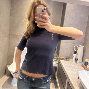 Trekvartsärmad topp - Jätte fin i bra skick, storlek xs men passar också större då tyget är stretch💞💞