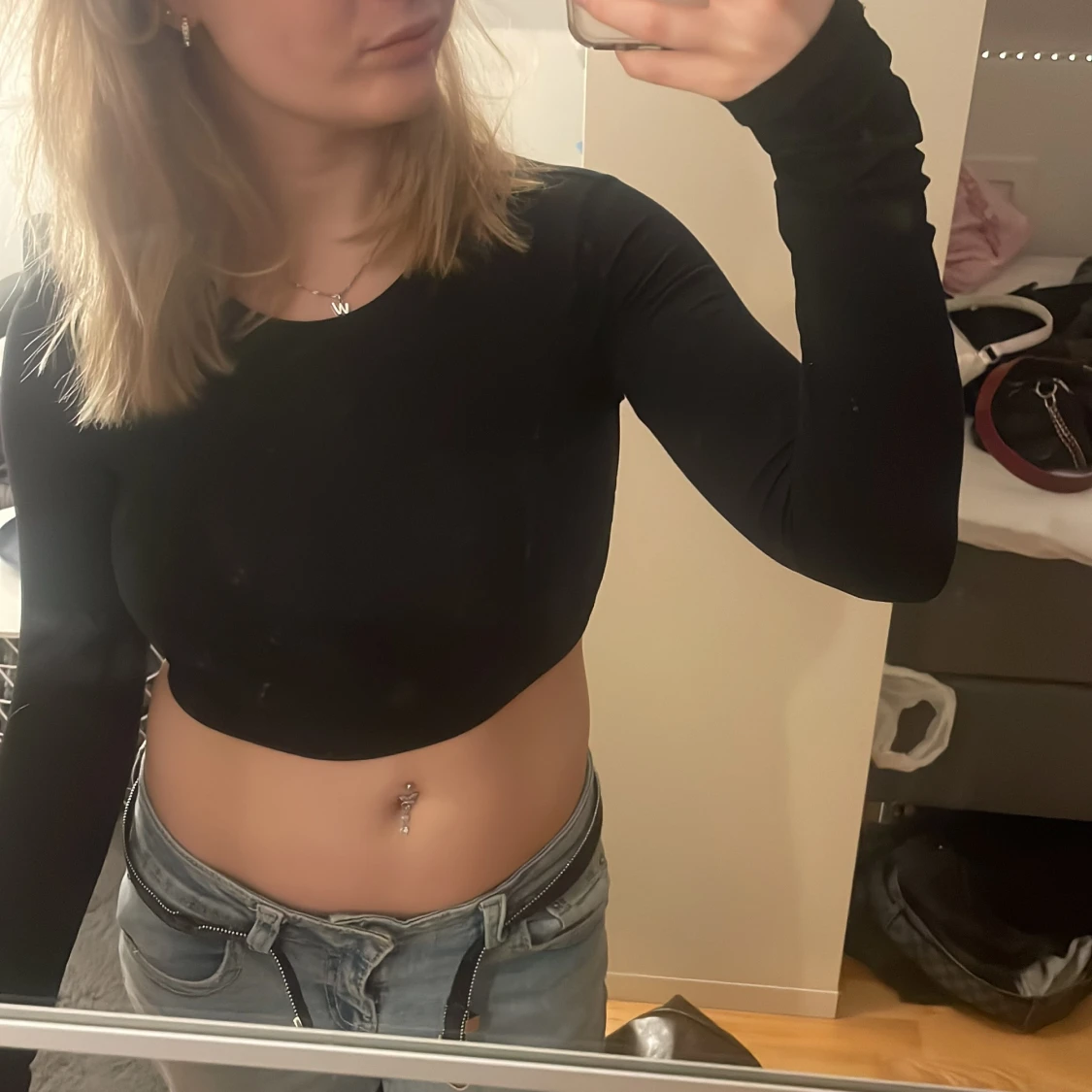 Svart croppad långärmad topp