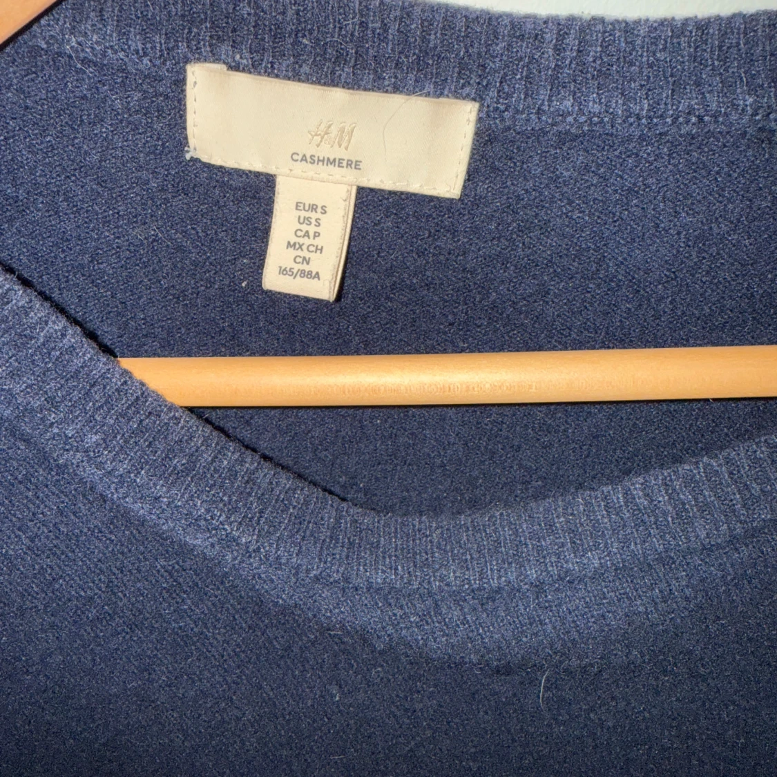 Mörkblå kashmirtröja från H&M - 1