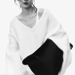 Stickad tröja i mohair (helt ny)  - Säljer denna stickade tröjan i mohair som är helt ny med lapparna kvar❤️