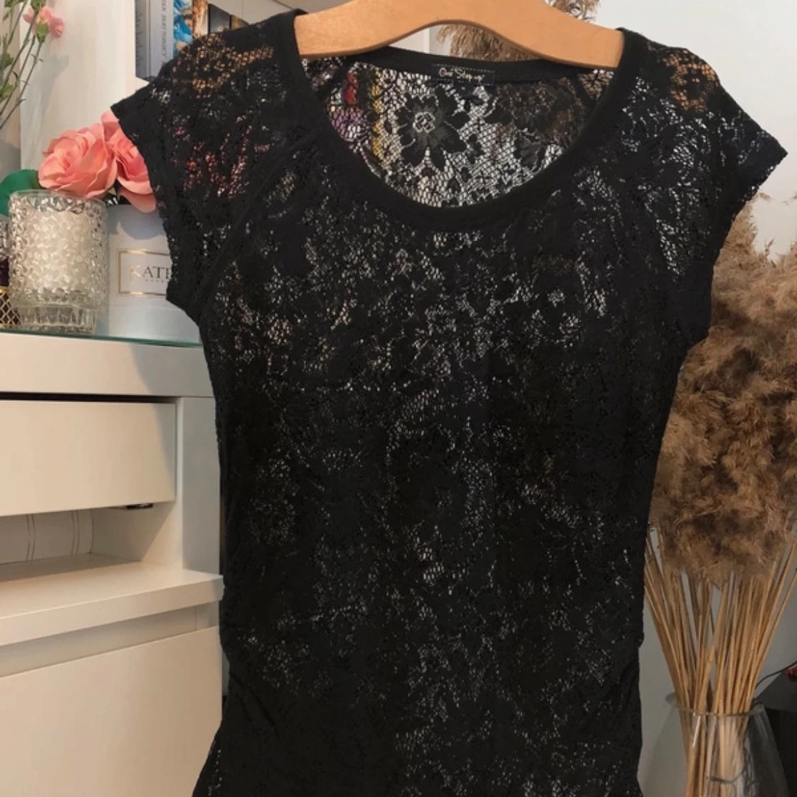 Svart spetsblus från One Step Up