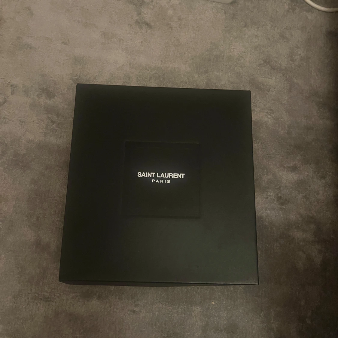 Svarta sneakers med stjärndetaljer från Saint Laurent