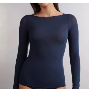 Intimissimi tröja  - Snygg mörkblå intimissimi tröja som knappt är använd 💕