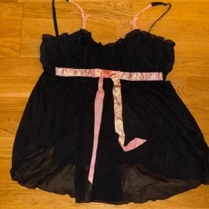 Nightwear - Snygg svart nightwear med rosa rosett detaljer🖤🩷