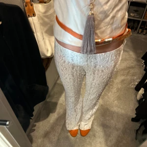 Söt Zara topp - Söt ZARA topp perfekt till vardags i ett skönt luftigt material.