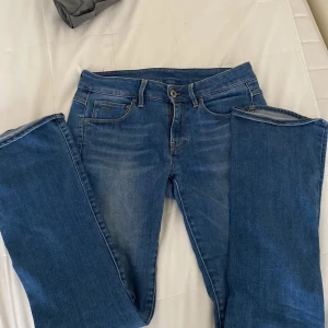 Jätte snygga lågmidjade jeans  - Ett par lågmidjade jeans i perfekt skick. Jag har köpt de på Plick och men de blev fel storlek. Inga slitage ❤️❤️