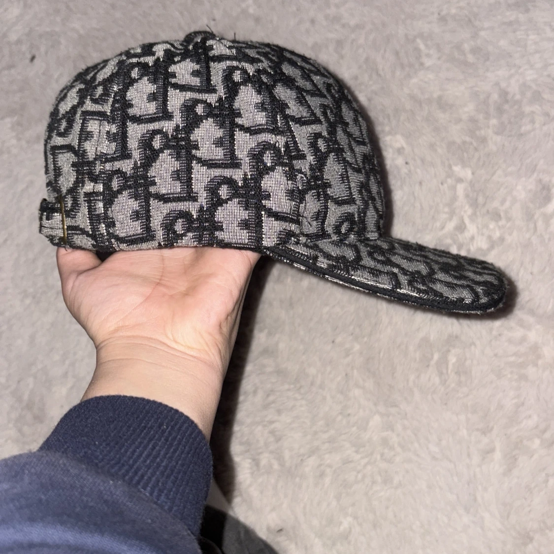 Grå och svart mönstrad keps från dior - 1