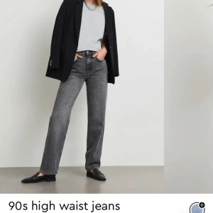 Gråa Jeans - Jättesnygga gråa jeans från Gina Tricot som tyvärr börjar bli lite små. Använt ett fåtal gånger, väldigt fint skick. Köpt för 599kr💕