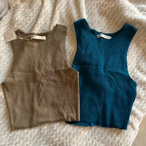 Toppar Pull&bear  - 3 toppar från Pull&bear 💕 oanvänd. Den ena har kvar taggen och två borttagen tag. Säljer alla 3 för 50kr 💕