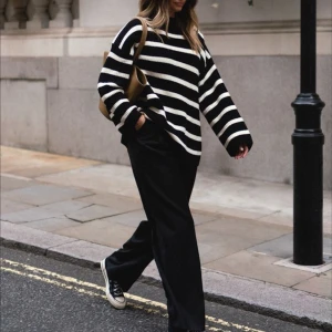 Stickat tröja - Superfin lite tjockare stickad tröja från Gina tricot, som endast är använd ett fåtal gånger. (Första bilden är lånad)🤍