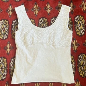 Vitt linne - Jättefint vitt linne från märket Per Una!