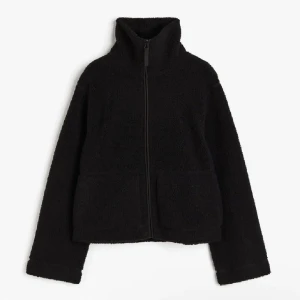 Teddy jacka hm - Från hm i storlek xs. Är i superbra skick och super gosig. Säljer den då ja vill köpa i den beiga färgen! Pris kan diskuteras!