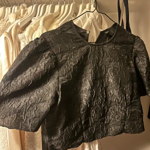 FIN topp  - Såå fin men har aldrig kommit till användning!!