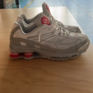 Nike supreme shox - Har haft dom en måndag cirka väldigt bra skick!Pris kan diskuteras!