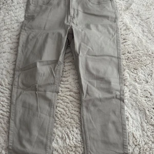 Riley Jeans - Riley Khaki Jeans Regular Fit. Aldrig använt. 