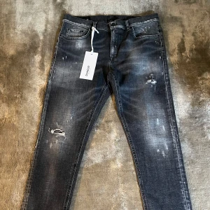 Dondup jeans 31 - Nya Dondup jeans storlek 31. Svartgrå. För stora i midjan för sonen. 