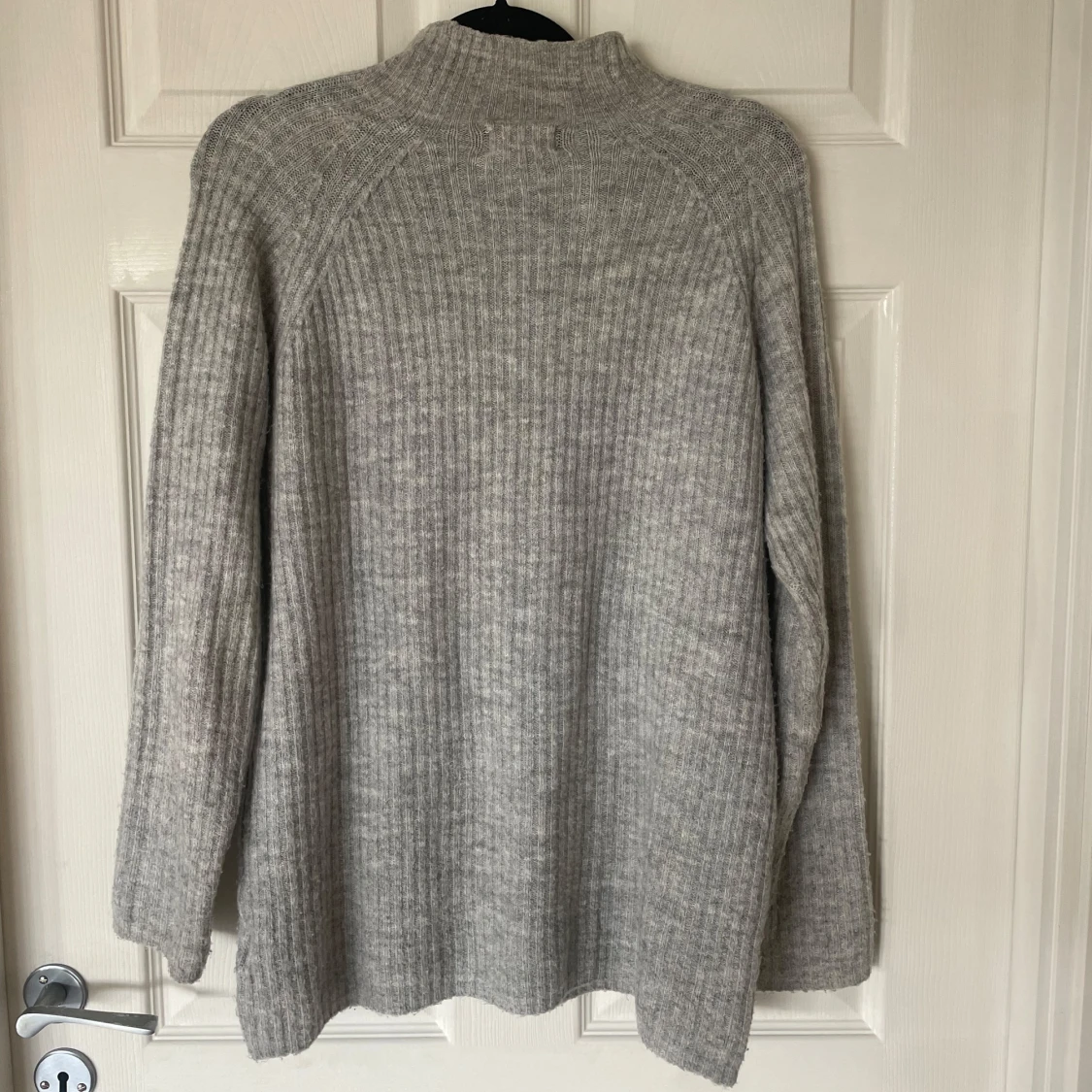 Grå stickad tröja - 91