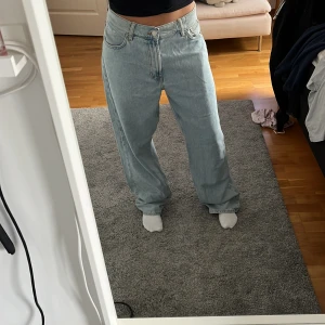 Baggy jeans - Ett par snygga baggy sweet SKTBS jeans, i hyffsat bra skick. Kontakta för mer information, pris kan diskuteras