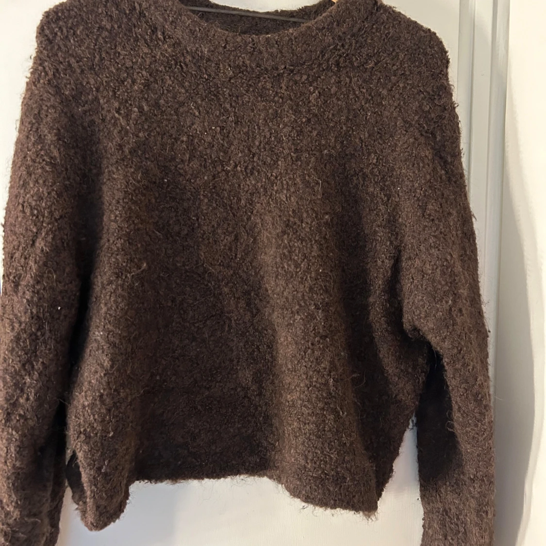 Brun fluffig tröja